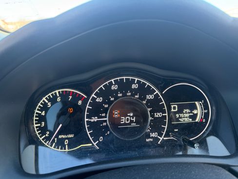 Used 2015 Nissan Versa Note SR image 11