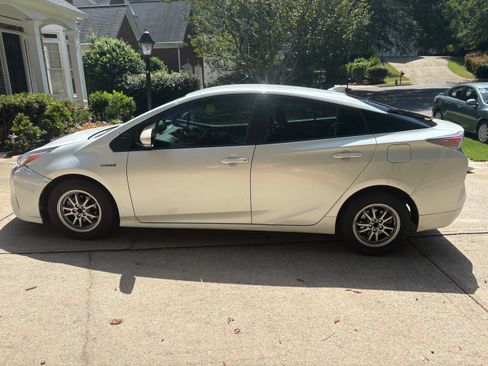 Used 2016 Toyota Prius Two FWD image 23