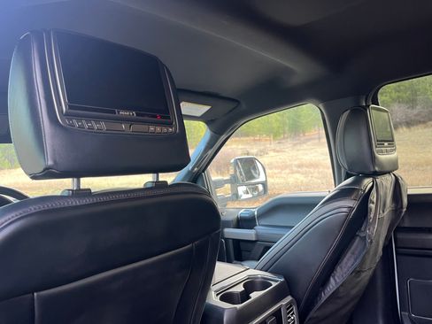 Used 2020 Ford F350 Platinum w/ FX4 Off-Road Package image 9