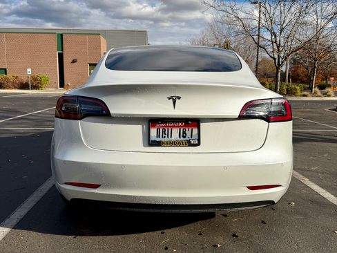 Used 2022 Tesla Model 3 image 8