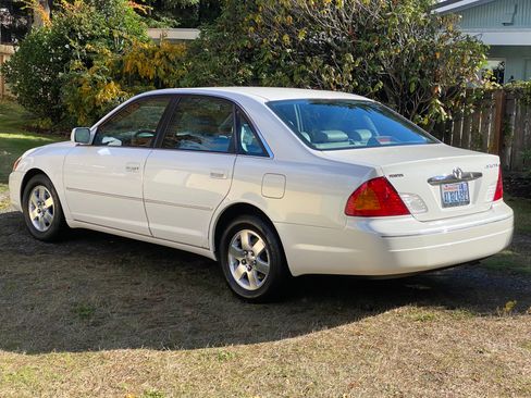 Used 2000 Toyota Avalon XL image 4