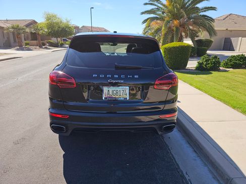 Used 2018 Porsche Cayenne Platinum Edition image 4