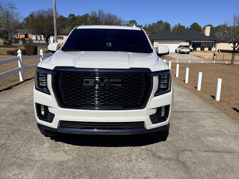 Used 2023 GMC Yukon Denali Ultimate image 1