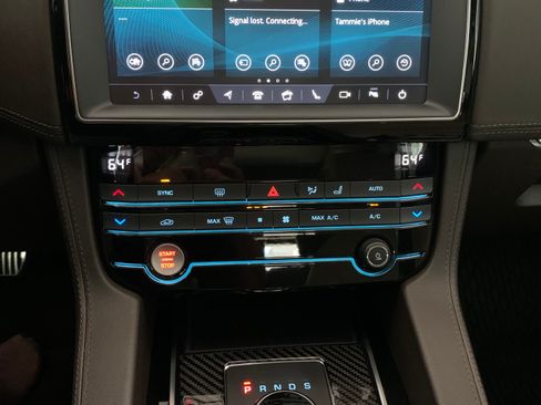 Used 2019 Jaguar F-PACE Prestige image 12