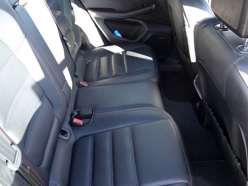 Used 2017 Porsche Macan Turbo image 4