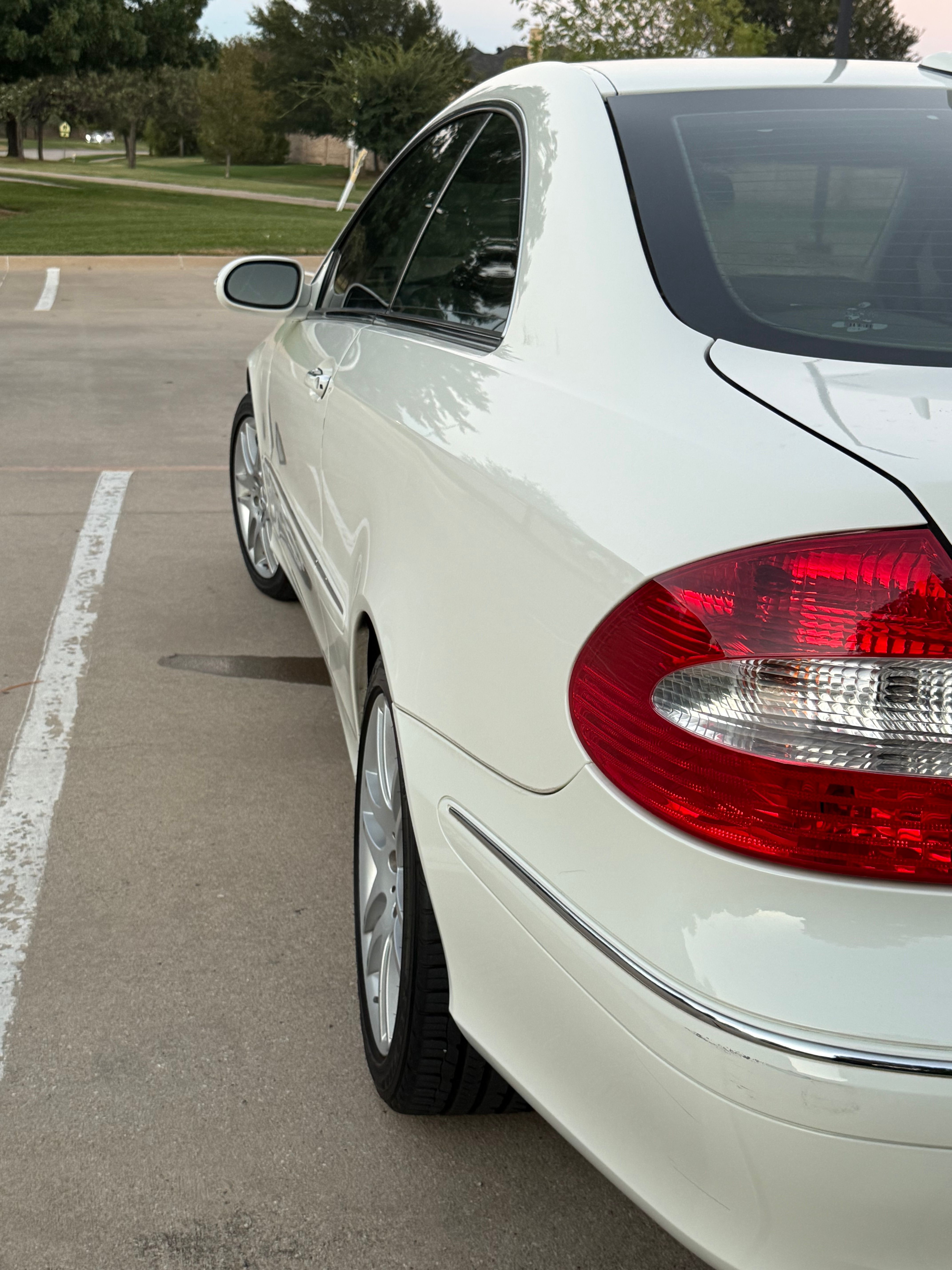 Used 2009 Mercedes-Benz CLK 350 Coupe image 10
