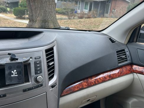 Used 2012 Subaru Outback 3.6R Limited w/ Moonroof Pkg image 10