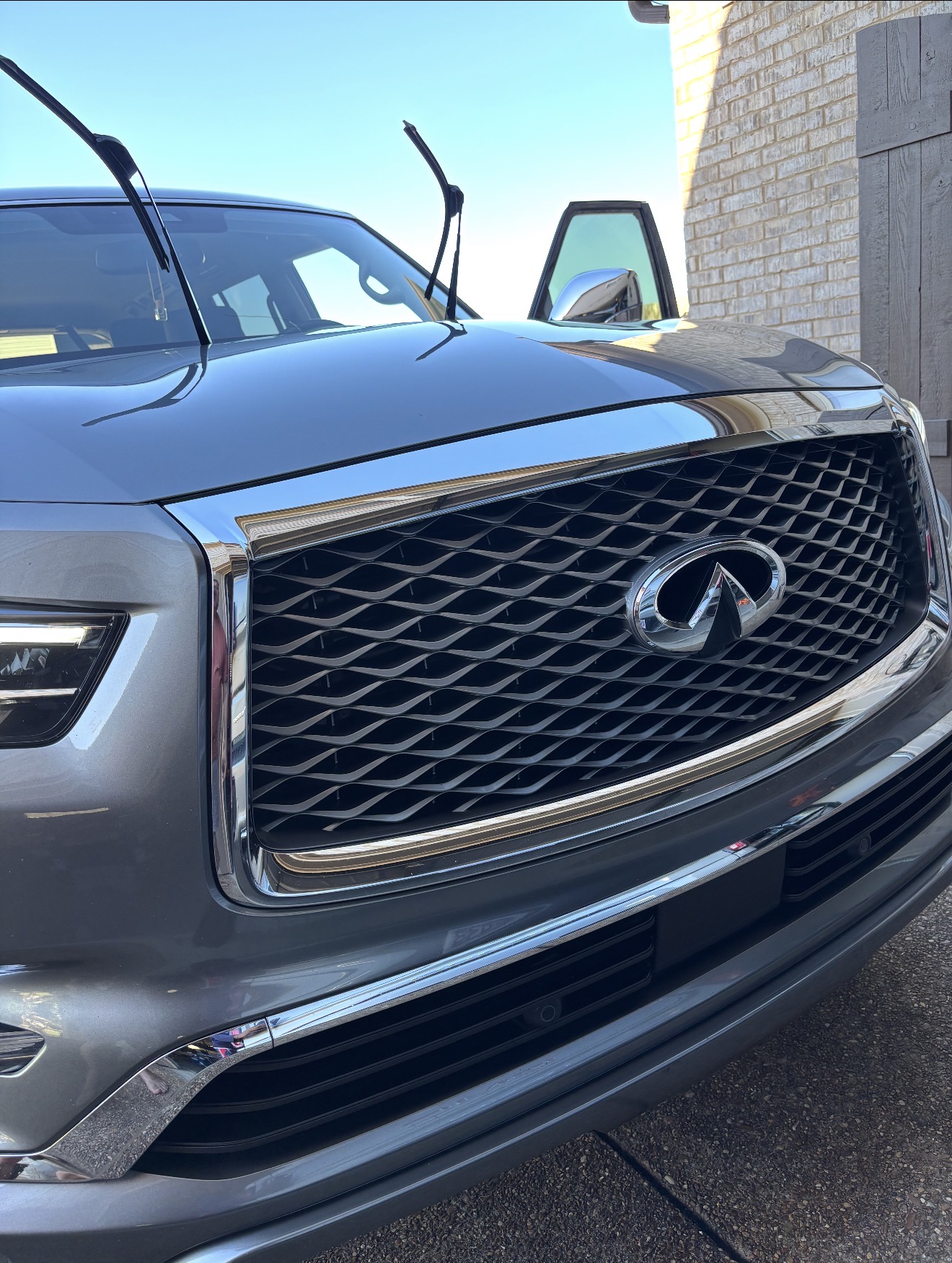 Used 2019 INFINITI QX80 Luxe w/ 22" Wheel Package AWD/4WD image 2