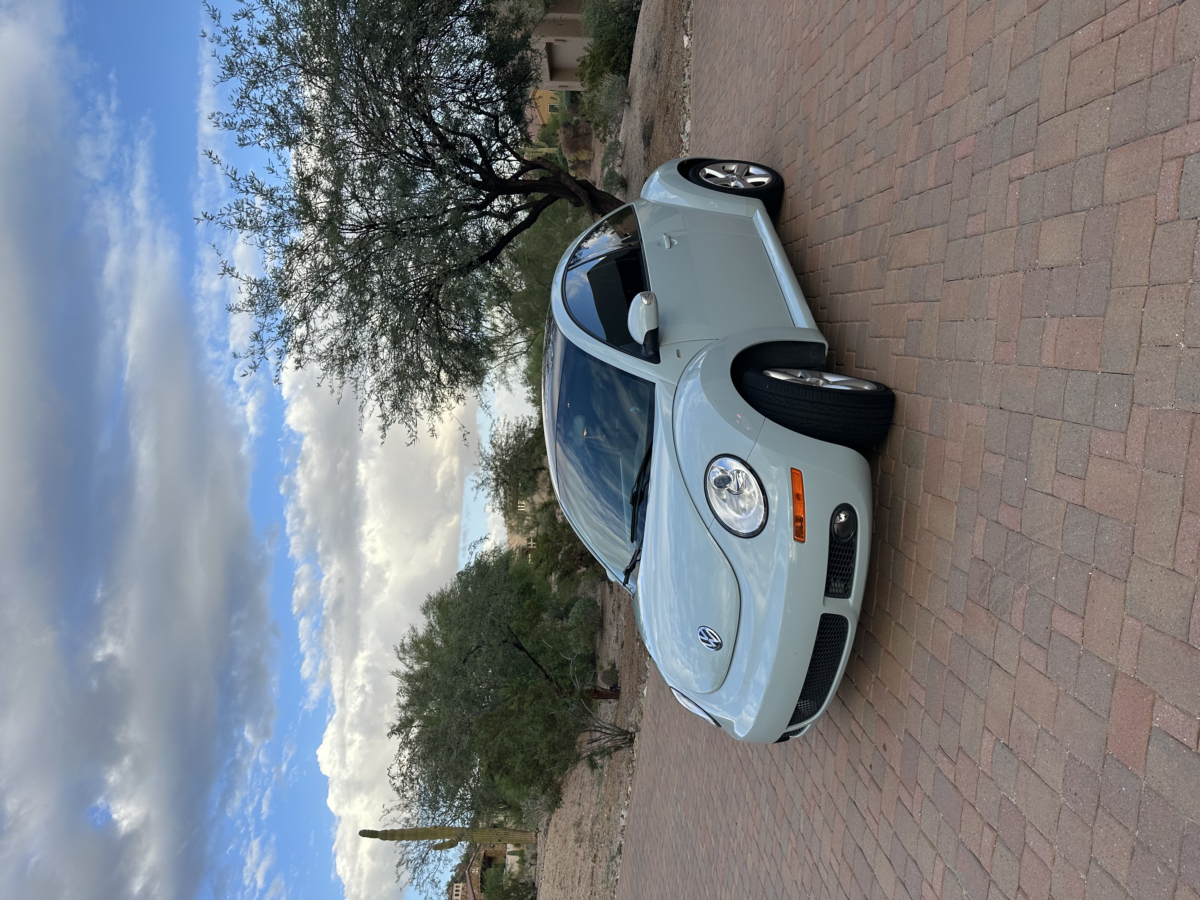 Used 2010 Volkswagen Beetle Final Edition FWD image 1