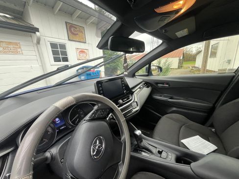 Used 2019 Toyota C-HR LE image 6