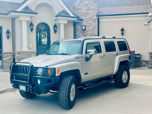 Used 2010 HUMMER H3 Luxury w/ Appearance Package image 1