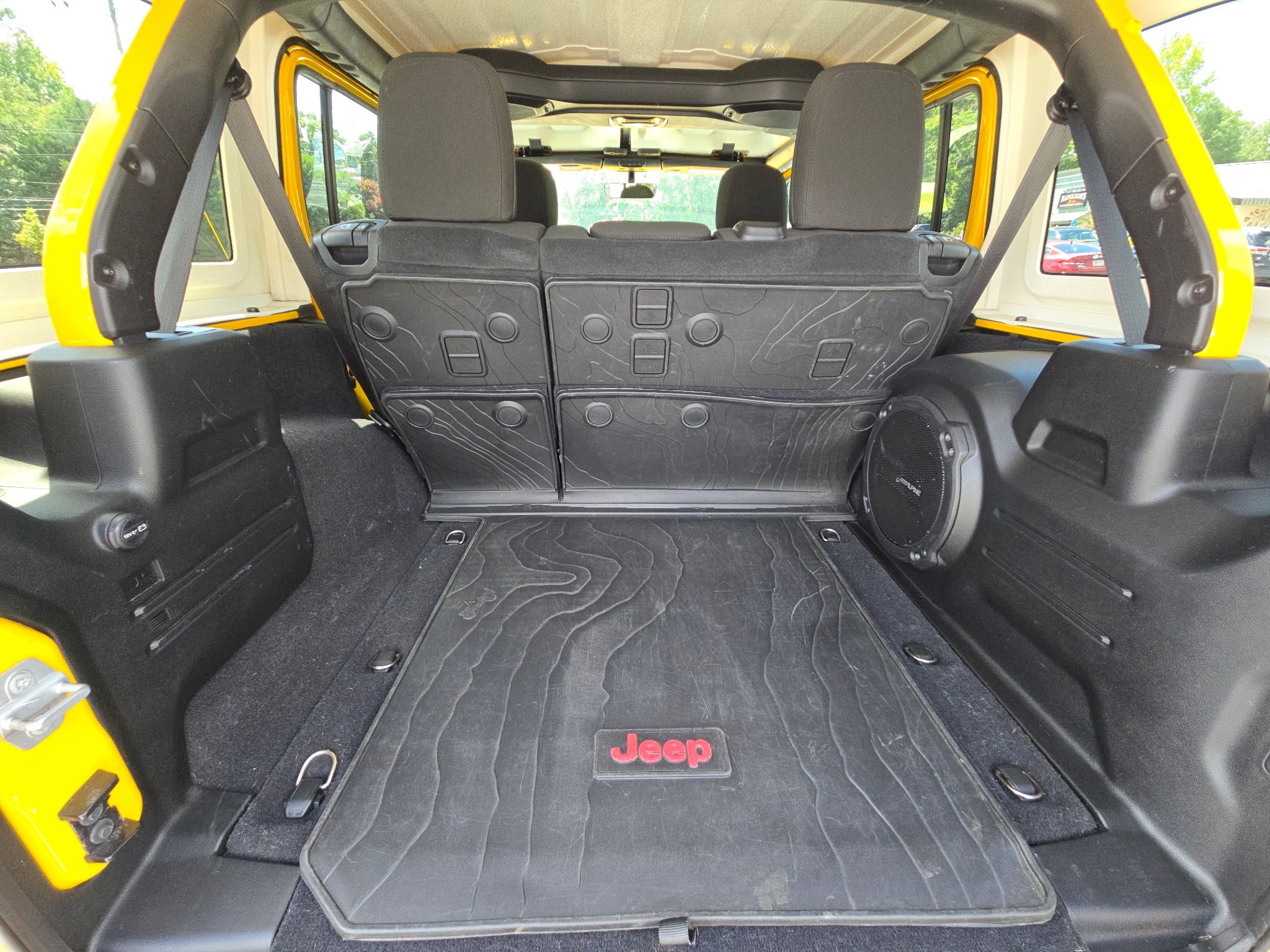 Used 2020 Jeep Wrangler Unlimited Sahara w/ Uconnect 4C Nav & Sound Group AWD/4WD image 12