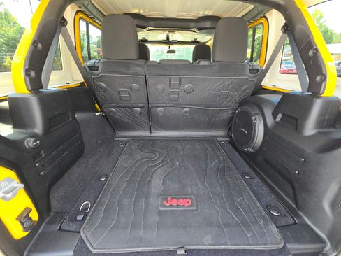 Used 2020 Jeep Wrangler Unlimited Sahara w/ Uconnect 4C Nav & Sound Group AWD/4WD image 12