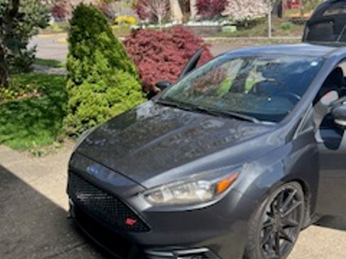 Used 2017 Ford Focus ST image 1