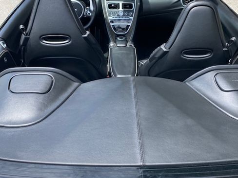 Used 2019 Aston Martin DB11 Volante image 2