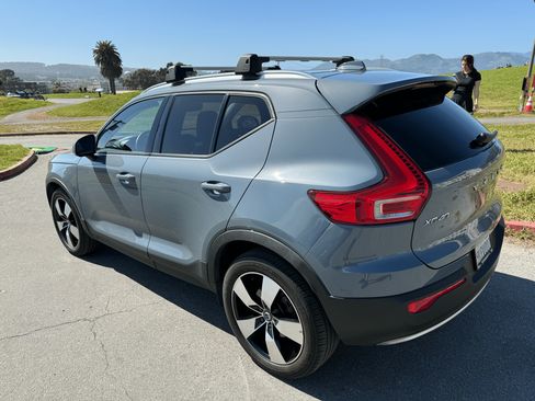 Used 2020 Volvo XC40 T5 Momentum w/ Premium Package image 10