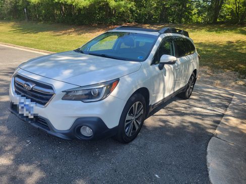 Used 2019 Subaru Outback 2.5i Limited w/ Popular Package #2 AWD/4WD image 1