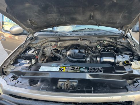 Used 2003 Ford F150 XLT image 12