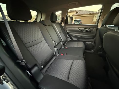 Used 2018 Nissan Rogue SV image 15