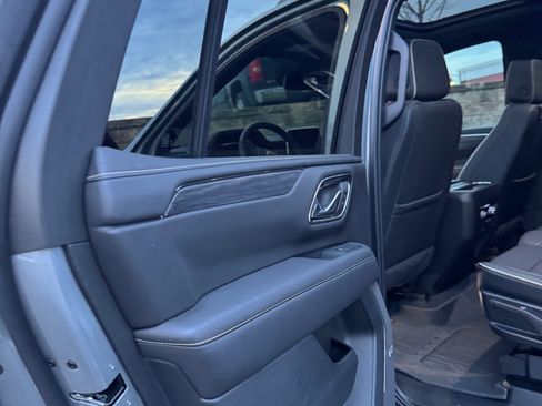 Used 2024 GMC Yukon SLT w/ SLT Premium Package image 24