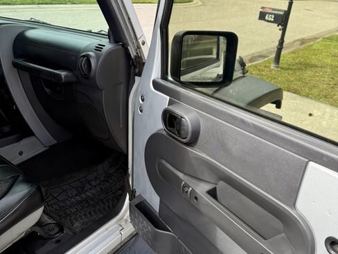 Used 2010 Jeep Wrangler Unlimited Sport image 13