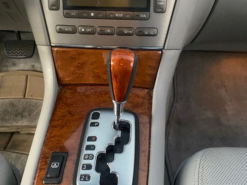 Used 2005 Lexus ES 330 image 10