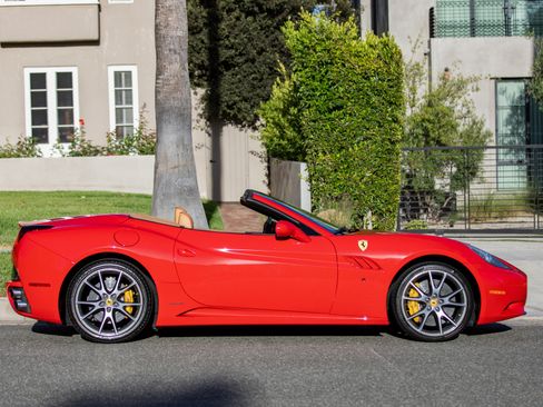 Used 2012 Ferrari California image 6