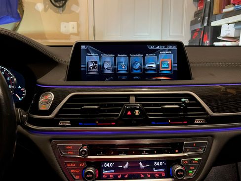 Used 2016 BMW 750i image 12