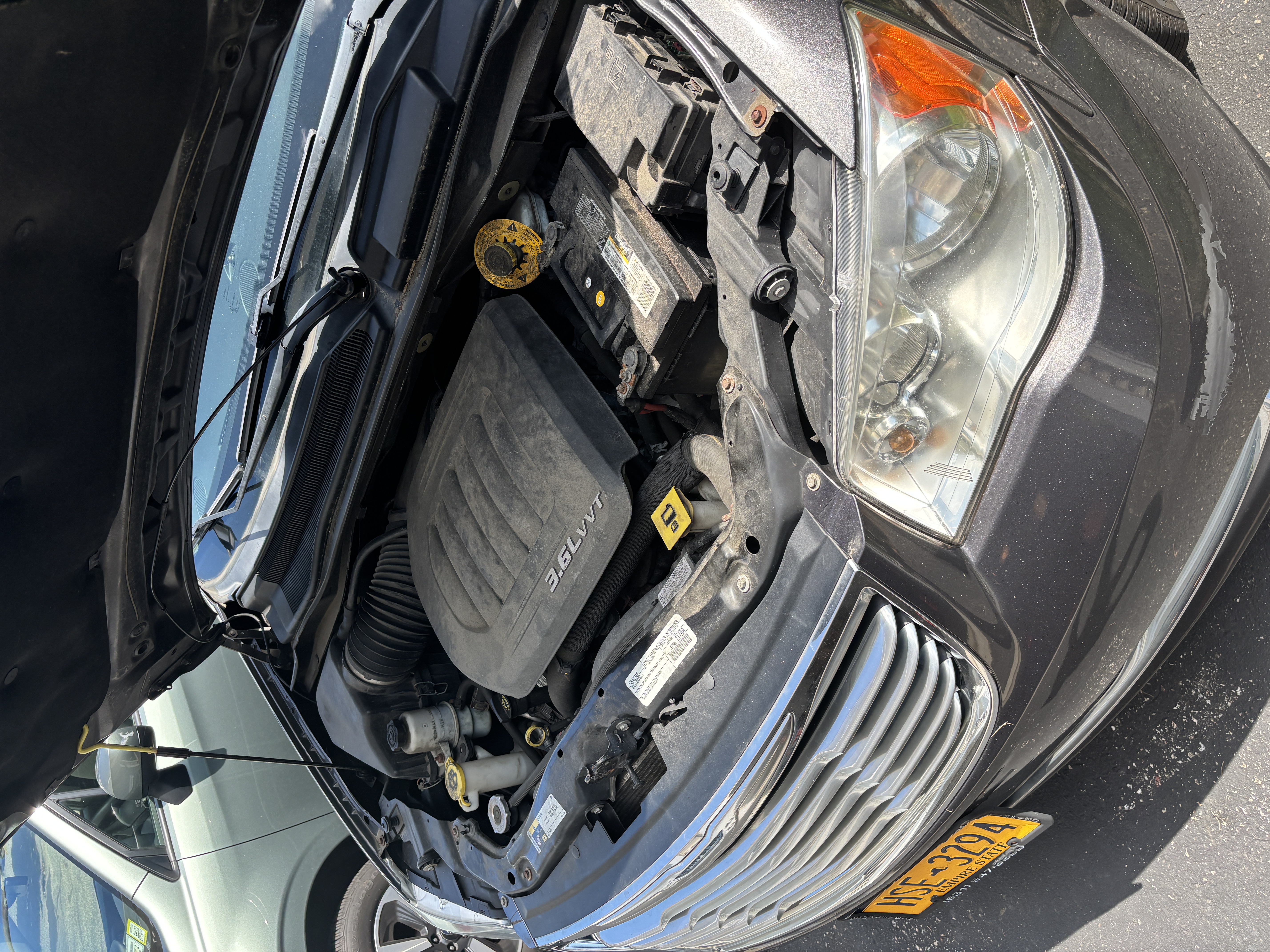 Used 2015 Chrysler Town & Country Touring FWD image 15