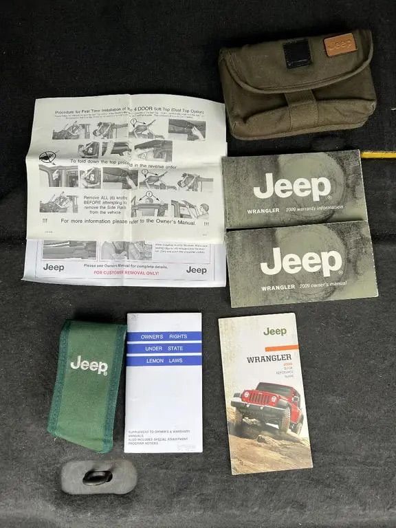 Used 2009 Jeep Wrangler Unlimited Rubicon w/ Dual Top Group AWD/4WD image 29