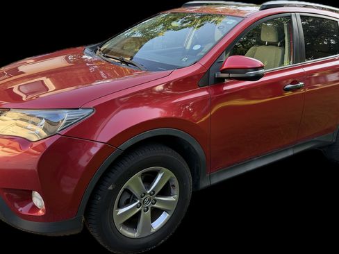 Used 2015 Toyota RAV4 XLE AWD/4WD image 1