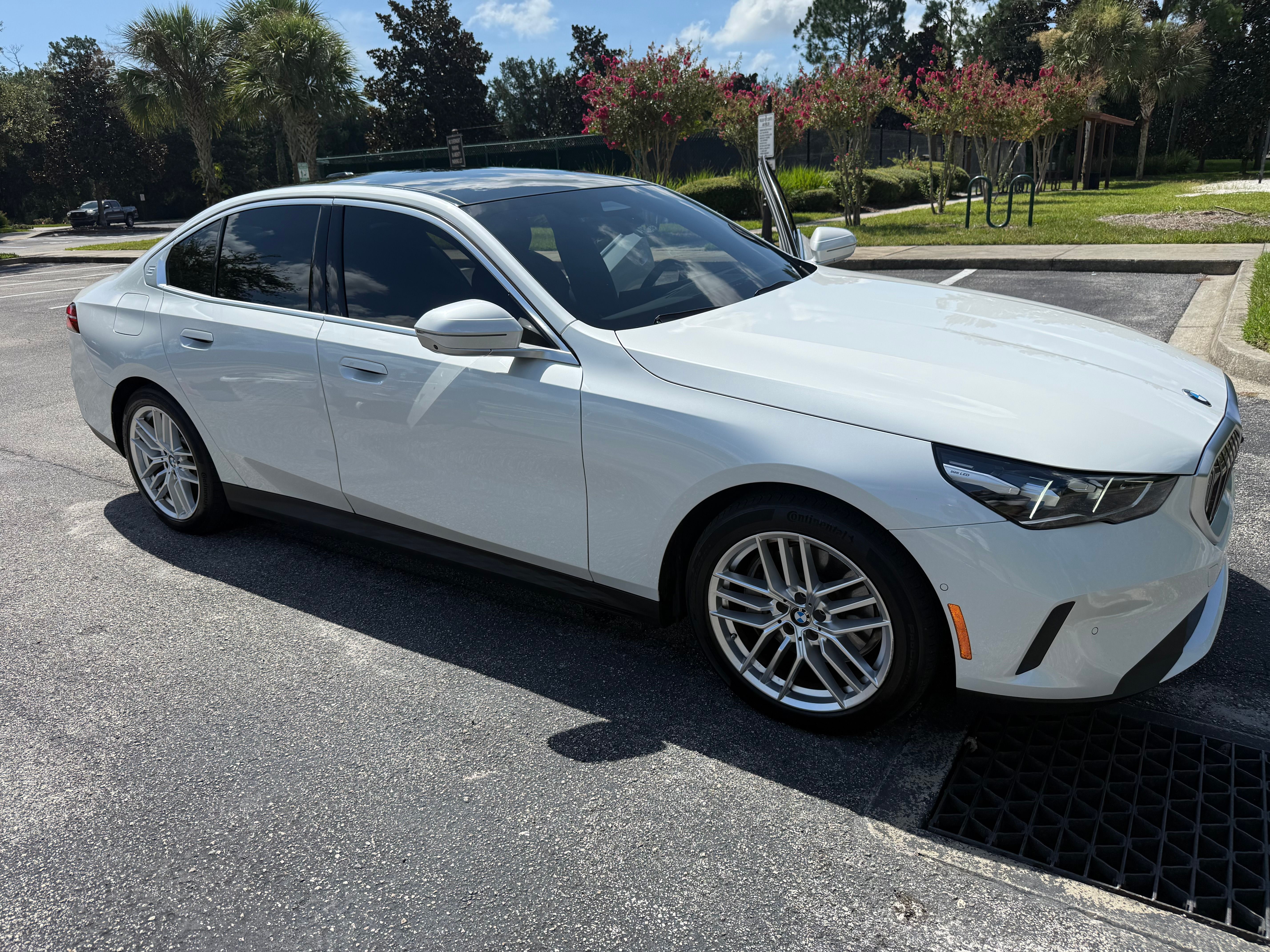 Used 2025 BMW 540i xDrive w/ Executive Package AWD/4WD image 4
