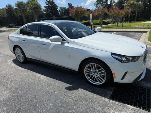 Used 2025 BMW 540i xDrive w/ Executive Package AWD/4WD image 4