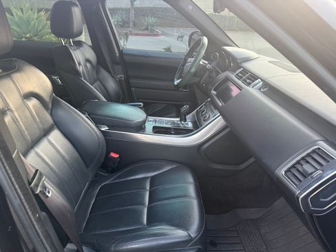 Used 2017 Land Rover Range Rover Sport SE image 6