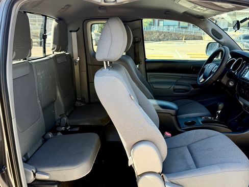 Used 2014 Toyota Tacoma PreRunner w/ Convenience Package image 14