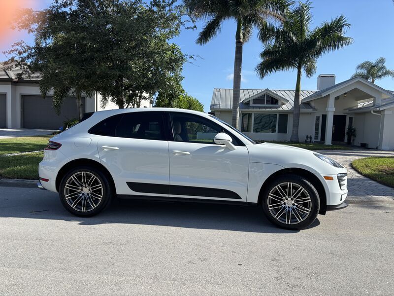 Used 2018 Porsche Macan Sport Edition AWD/4WD image 6