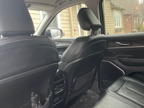 Used 2022 Jeep Grand Cherokee Limited w/ Trailer Tow Prep Group (B) image 11