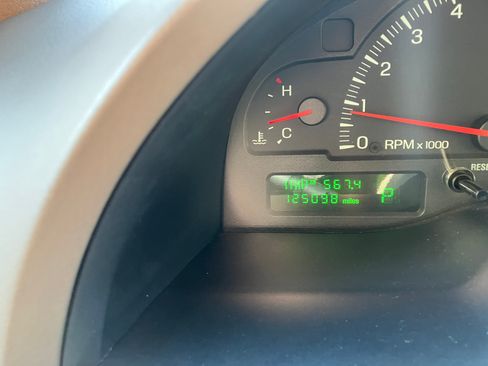 Used 2001 Lincoln LS image 10