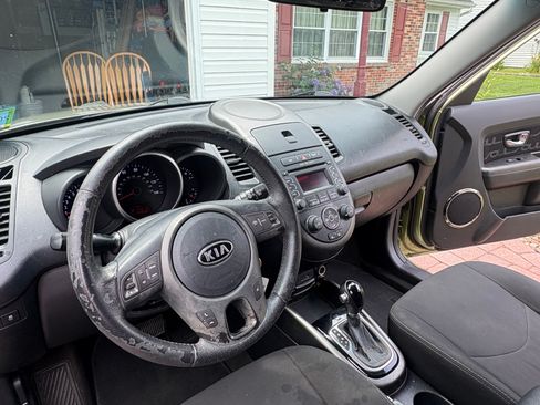Used 2012 Kia Soul + FWD image 10