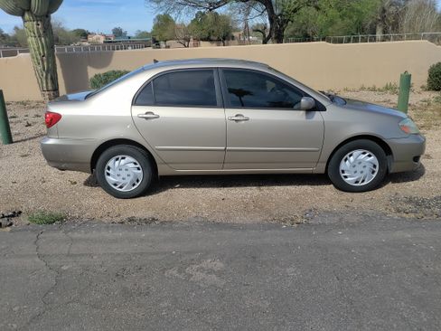 Used 2005 Toyota Corolla LE image 5