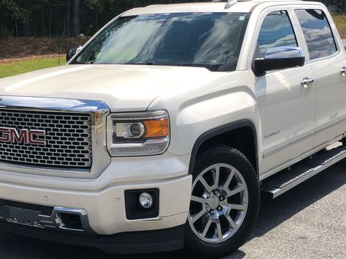 Used 2015 GMC Sierra 1500 Denali image 2