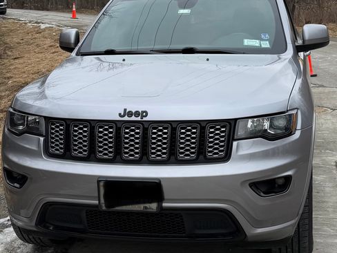 Used 2021 Jeep Grand Cherokee Laredo X image 5