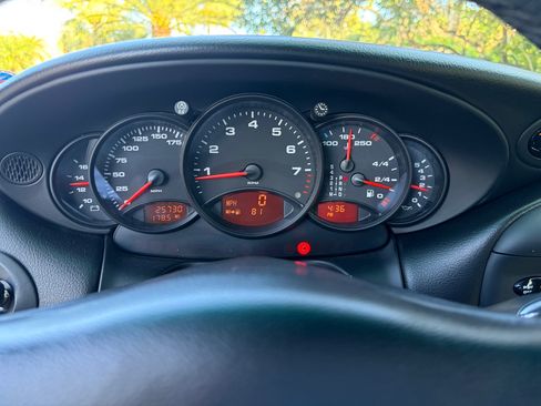 Used 2001 Porsche 911 Cabriolet image 10