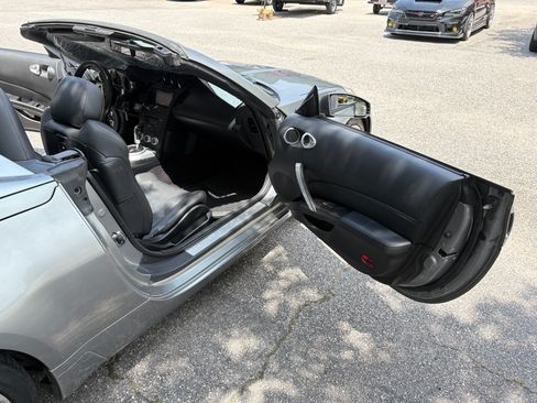 Used 2006 Nissan 350Z Touring RWD image 6