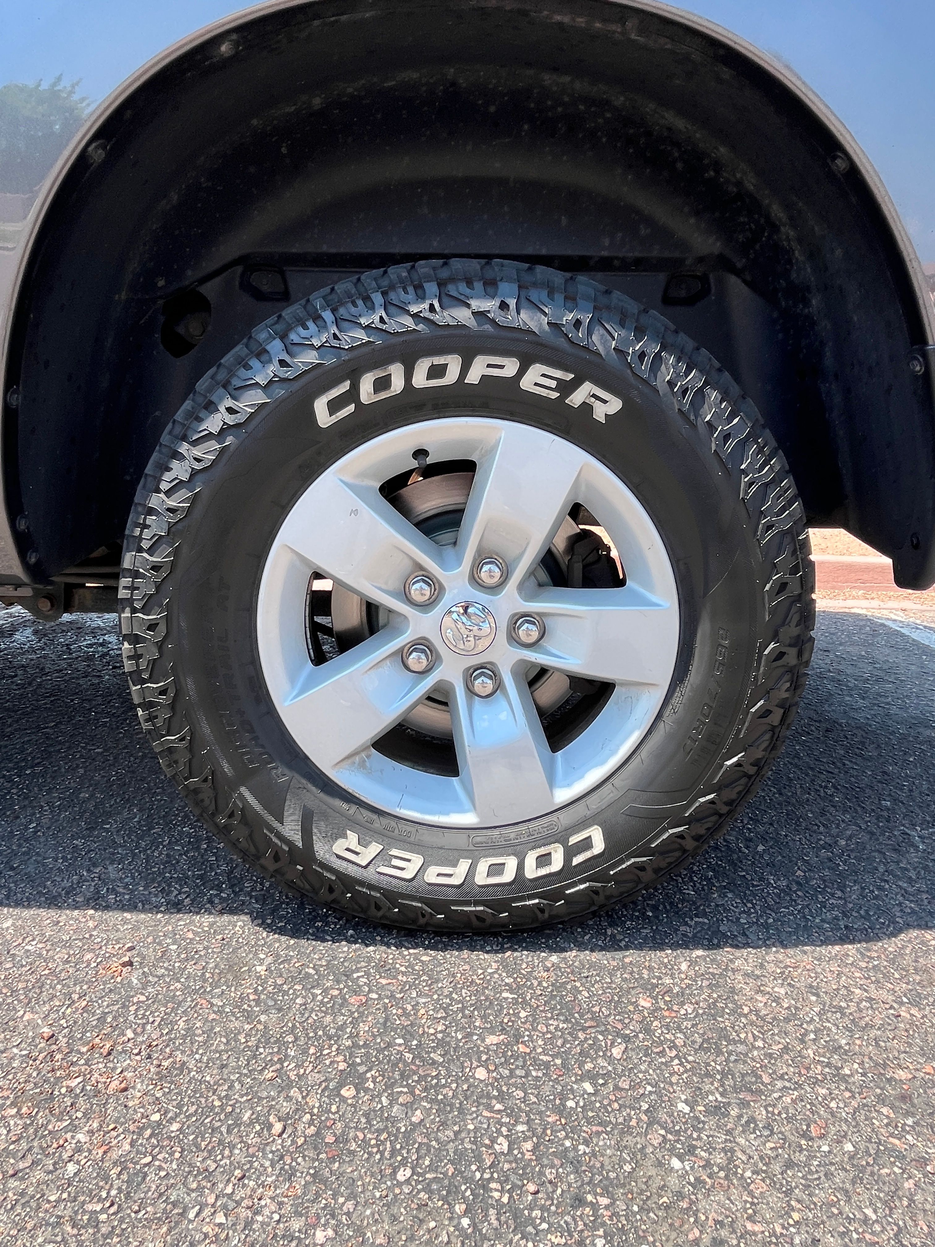 Used 2019 RAM 1500 Classic SLT AWD/4WD image 28