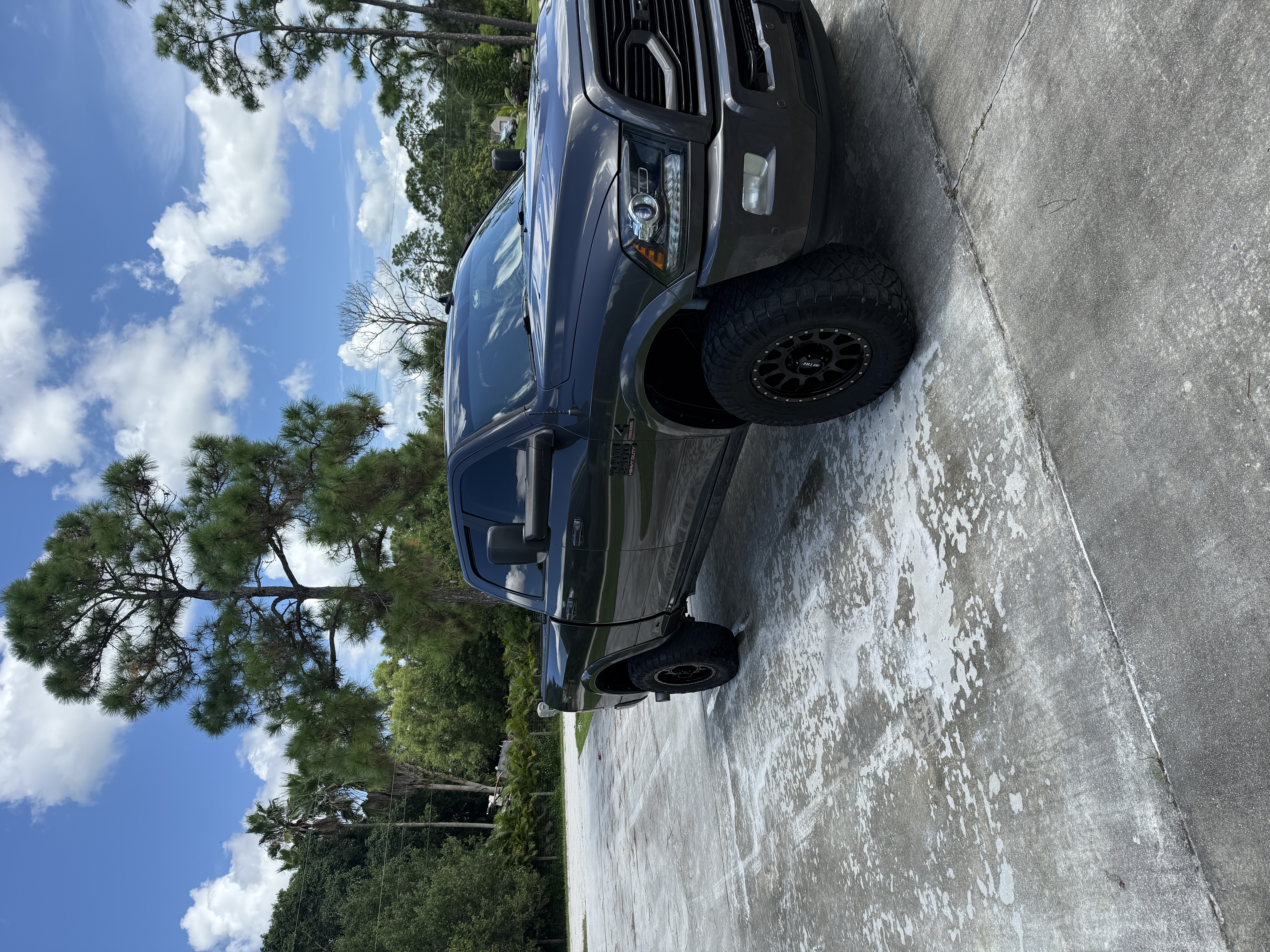 Used 2018 RAM 2500 Laramie w/ Sport Appearance Group AWD/4WD image 4