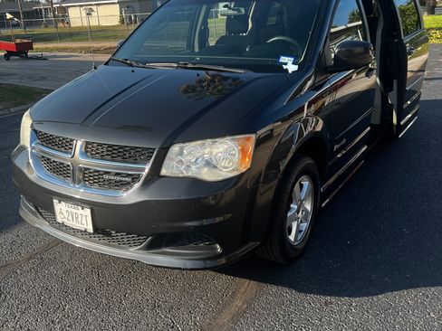 Used 2011 Dodge Grand Caravan Mainstreet w/ PWR Convenience Group image 11
