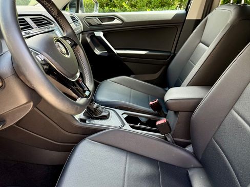 Used 2021 Volkswagen Tiguan SE FWD image 5