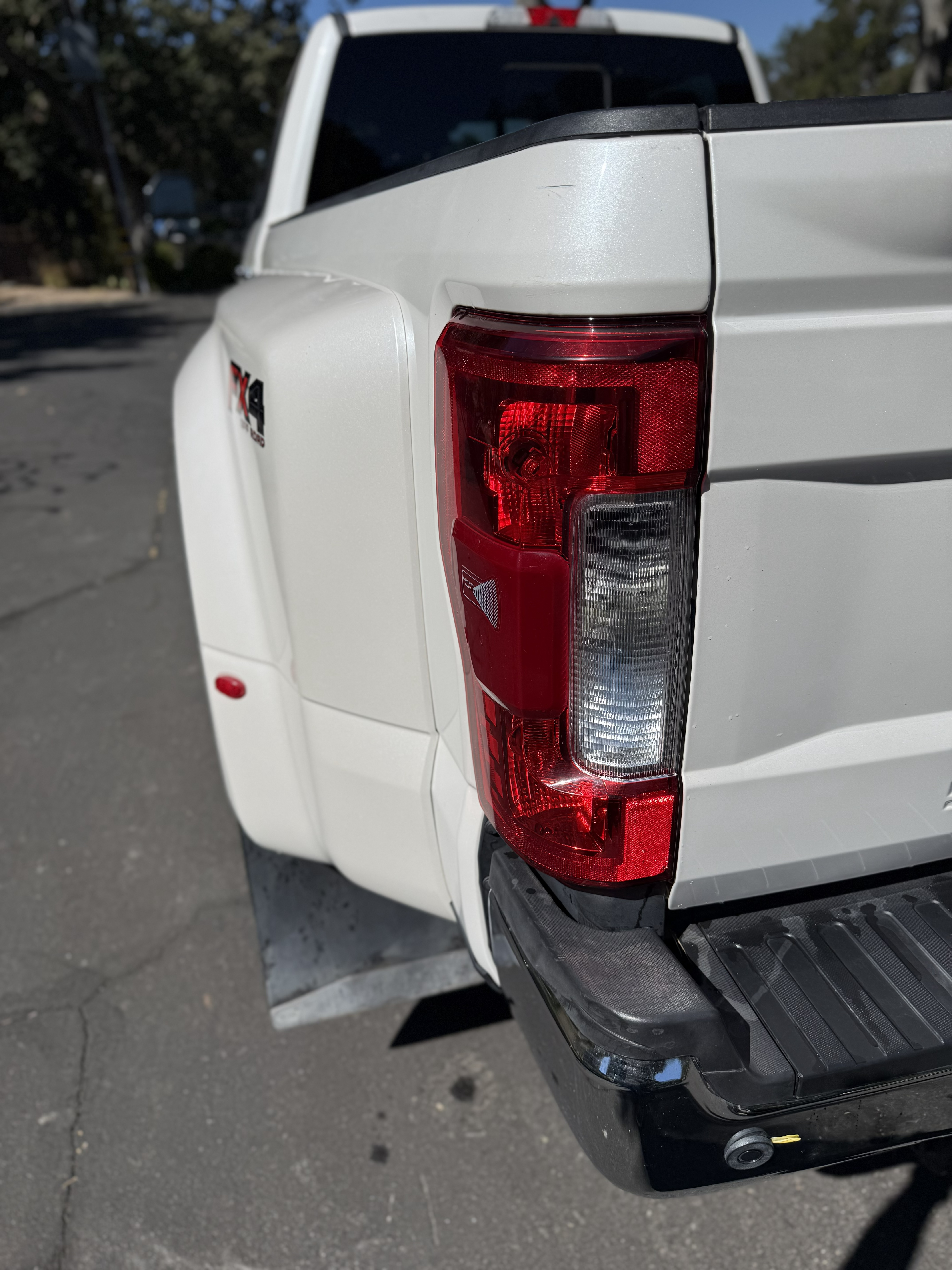 Used 2017 Ford F350 Lariat w/ Tow Technology Bundle AWD/4WD image 10