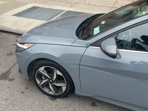 Used 2023 Hyundai Elantra Limited image 17